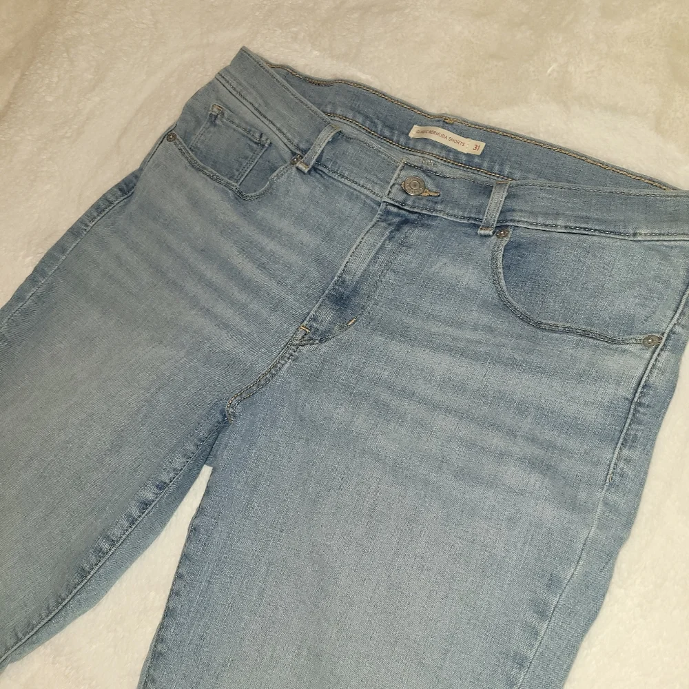 Levis levi jean